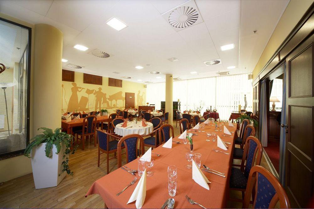 Capital Apartments Прага Экстерьер фото