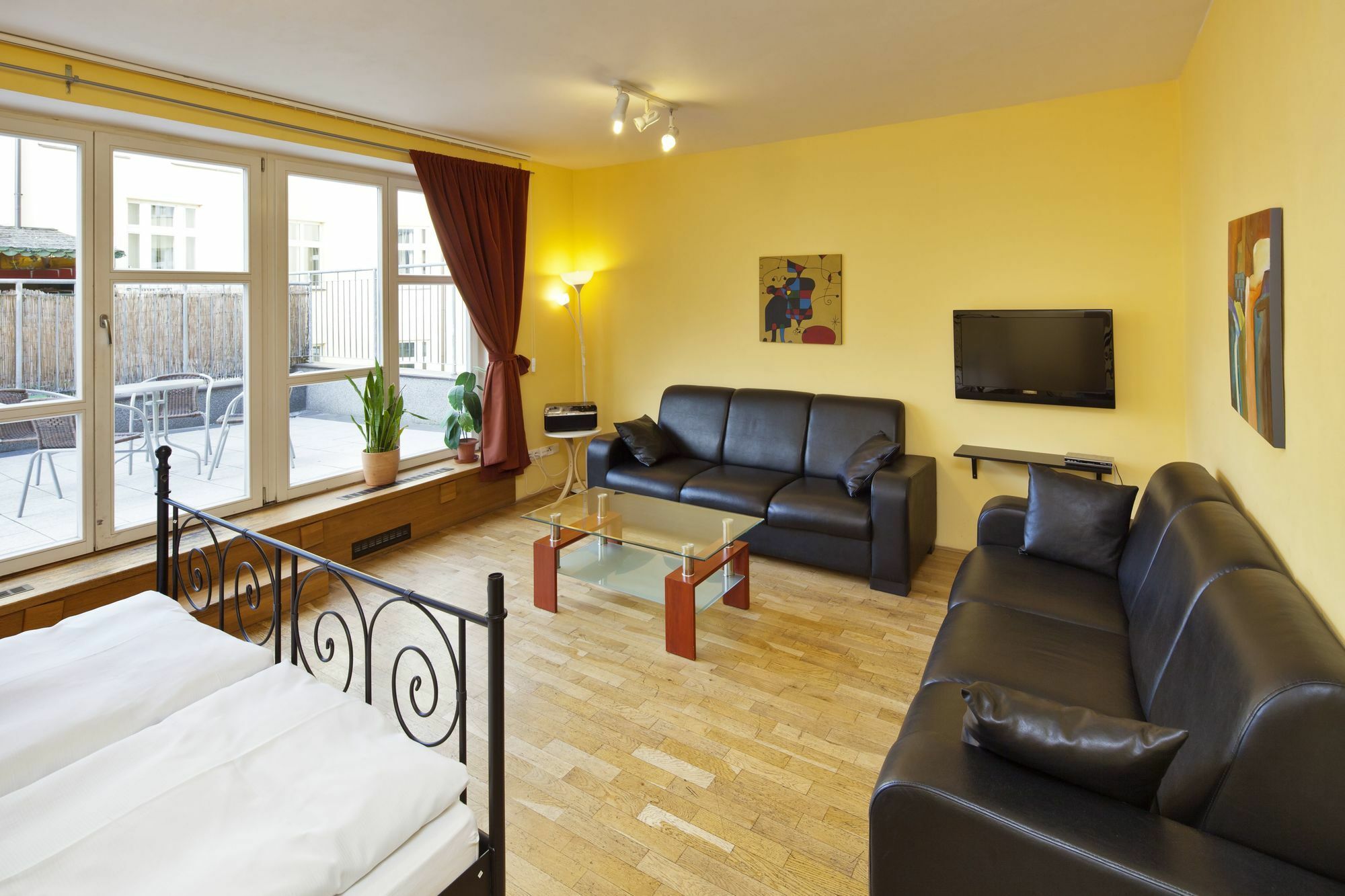 Capital Apartments Прага Экстерьер фото