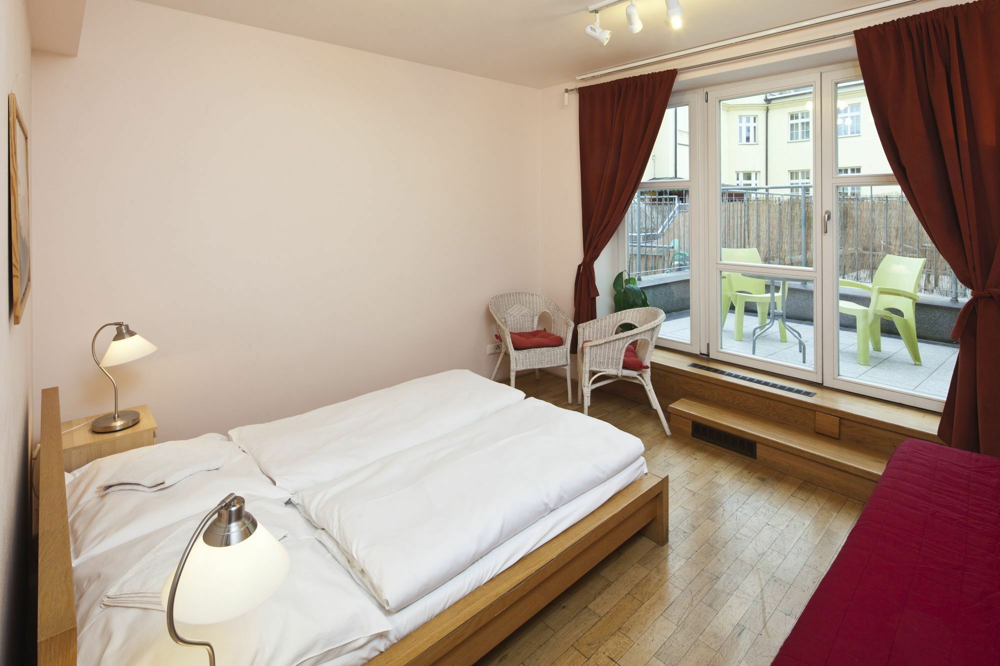 Capital Apartments Прага Экстерьер фото